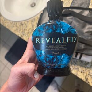 Revealed tanning lotion 40X Dark Bronzer by Designer Skin